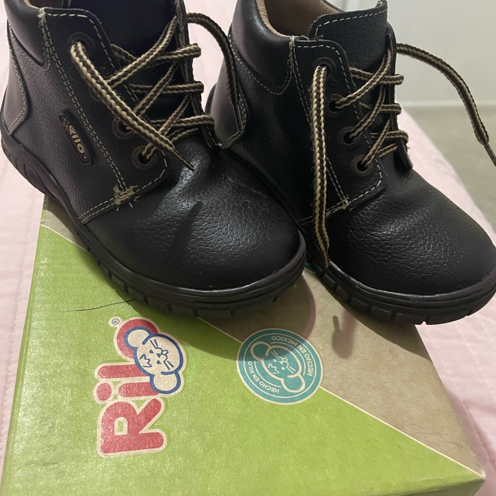 Black Ankle High Boots with Zipper and Textured Leather